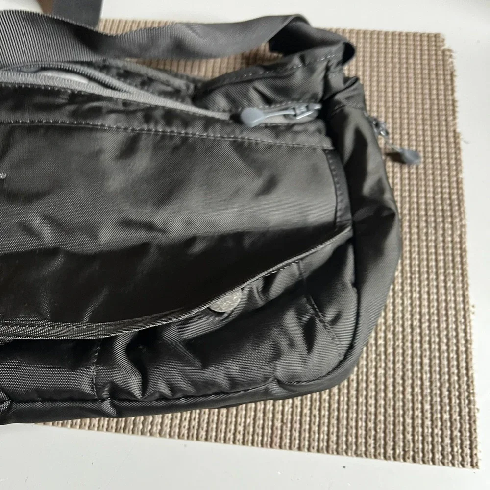 Lowepro StreamLine 150 Black Nylon Camera Shoulder Bag Crossbody Messenger